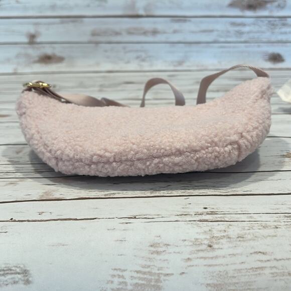 Stoney Clover Lane Sherpa Cozy Rose Fanny Pack with Blanc Glitter Heart - Picture 10 of 13